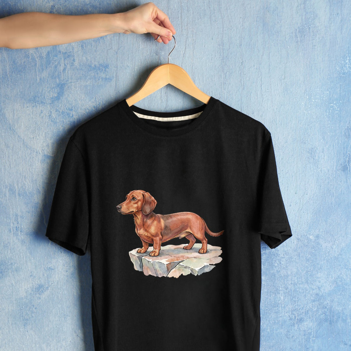 Bügelbild: Dackel auf dem Felsen inkl. Anleitung – auf schwarzem T-Shirt
