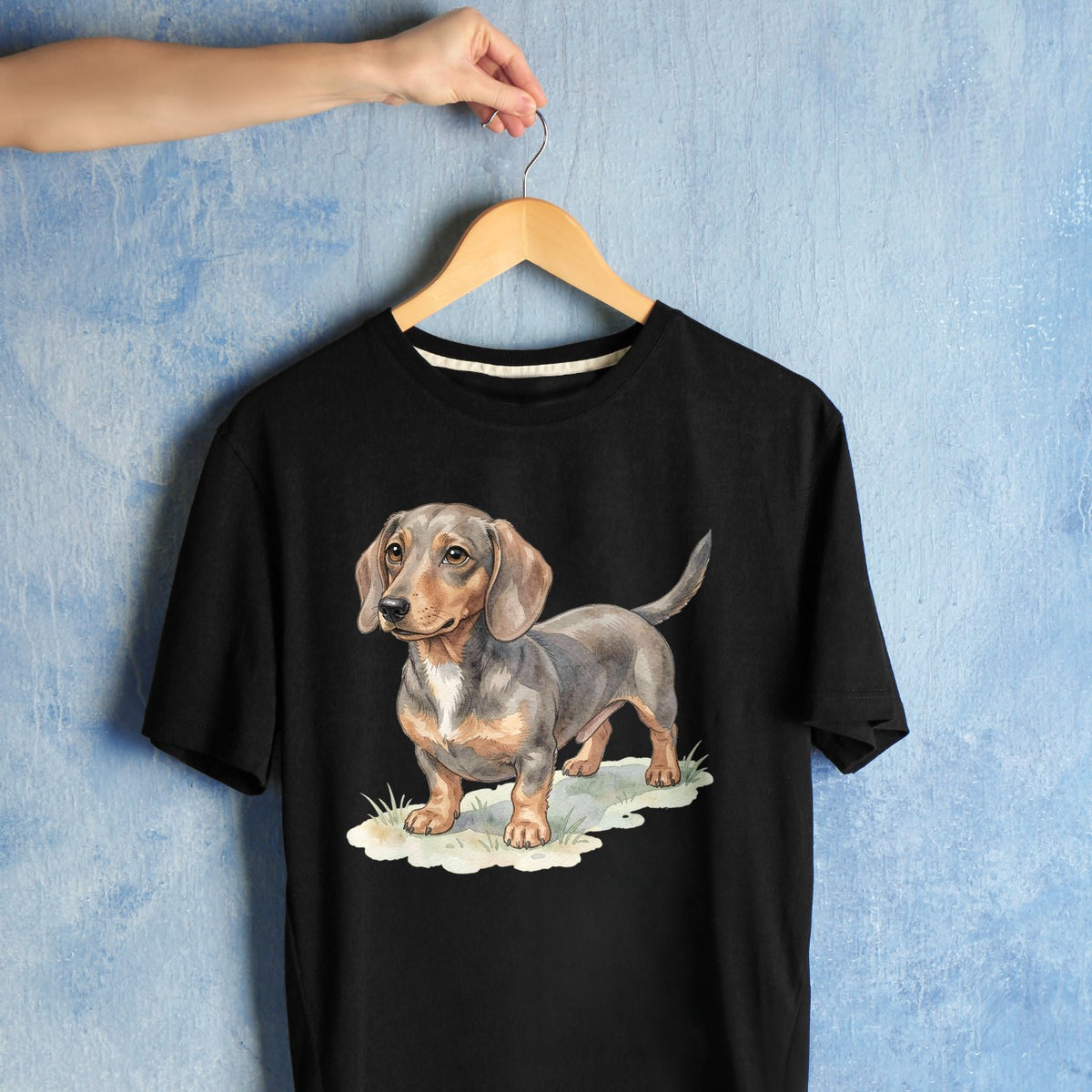 Bügelbild: Dackel auf Wiesenpatrouille inkl. Anleitung – auf schwarzem T-Shirt