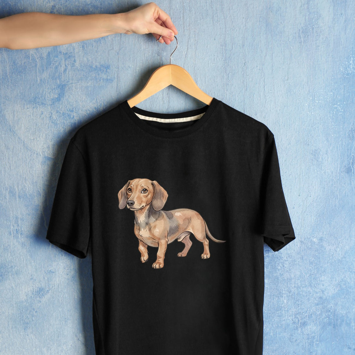 Bügelbild: Dackel mit dunklem Sattel inkl. Anleitung – auf schwarzem T-Shirt