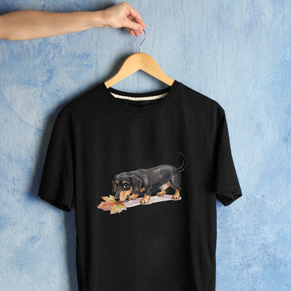 Bügelbild: Dackel mit Herbstblatt inkl. Anleitung – auf schwarzem T-Shirt