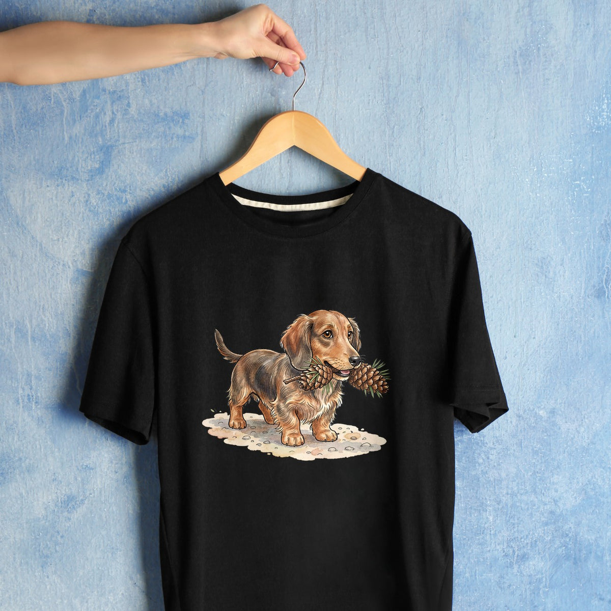 Bügelbild: Dackel mit Kiefernzapfen inkl. Anleitung – auf schwarzem T-Shirt