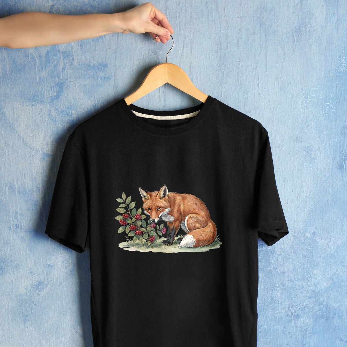 Bügelbild: Fuchs bei den Hagebutten inkl. Anleitung – auf schwarzem T-Shirt