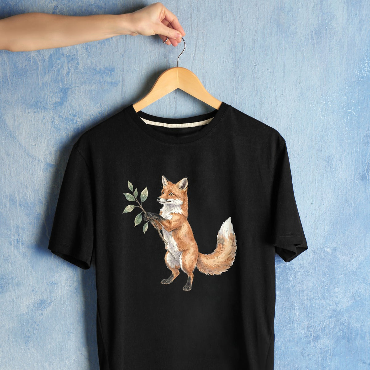 Bügelbild: Fuchs mit Zweig inkl. Anleitung – auf schwarzem T-Shirt