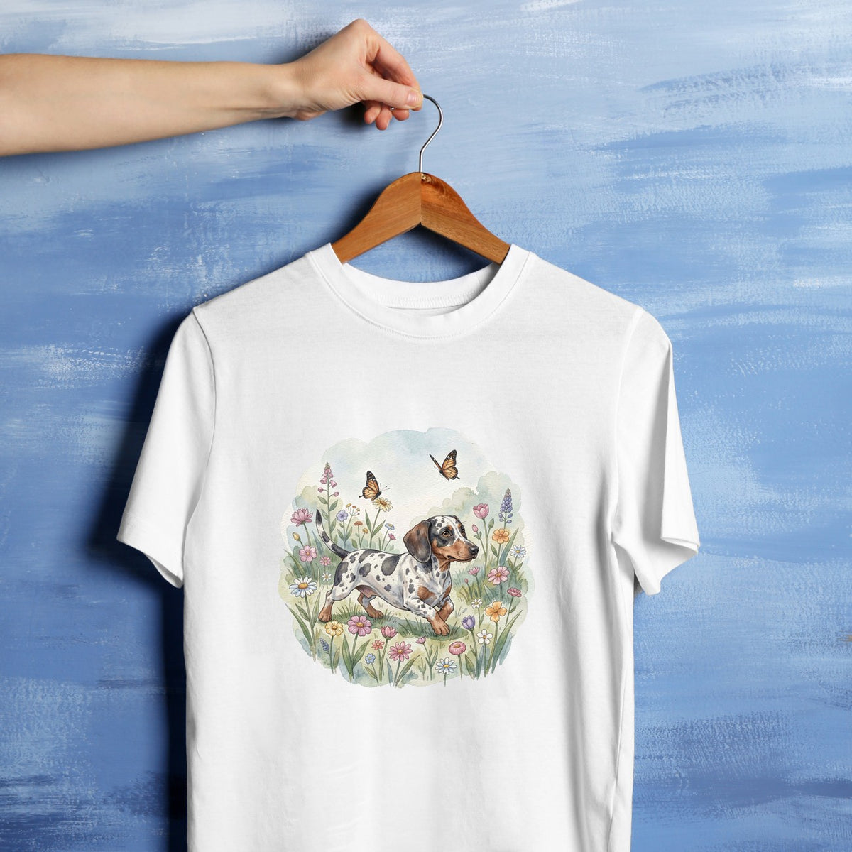 Bügelbild: Dackel im Schmetterlingsgarten inkl. Anleitung – auf weißem T-Shirt