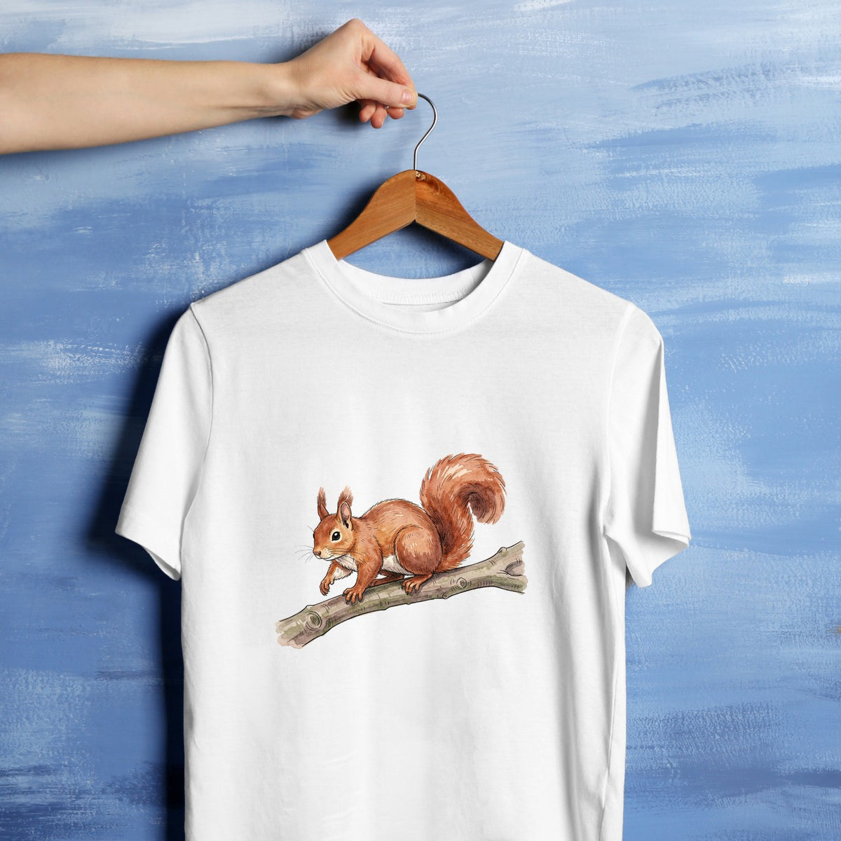 Bügelbild: Eichhörnchen auf dem Sprung inkl. Anleitung – auf weißem T-Shirt