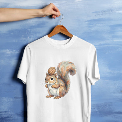 Bügelbild: Eichhörnchen mit Walnuss auf dem Kopf inkl. Anleitung – auf weißem T-Shirt
