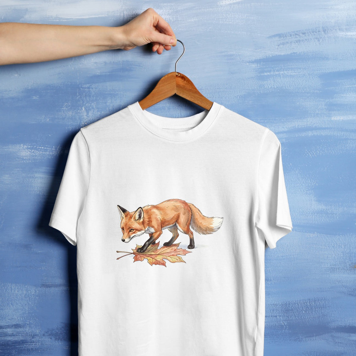 Bügelbild: Fuchs auf Laubspaziergang inkl. Anleitung – auf weißem T-Shirt