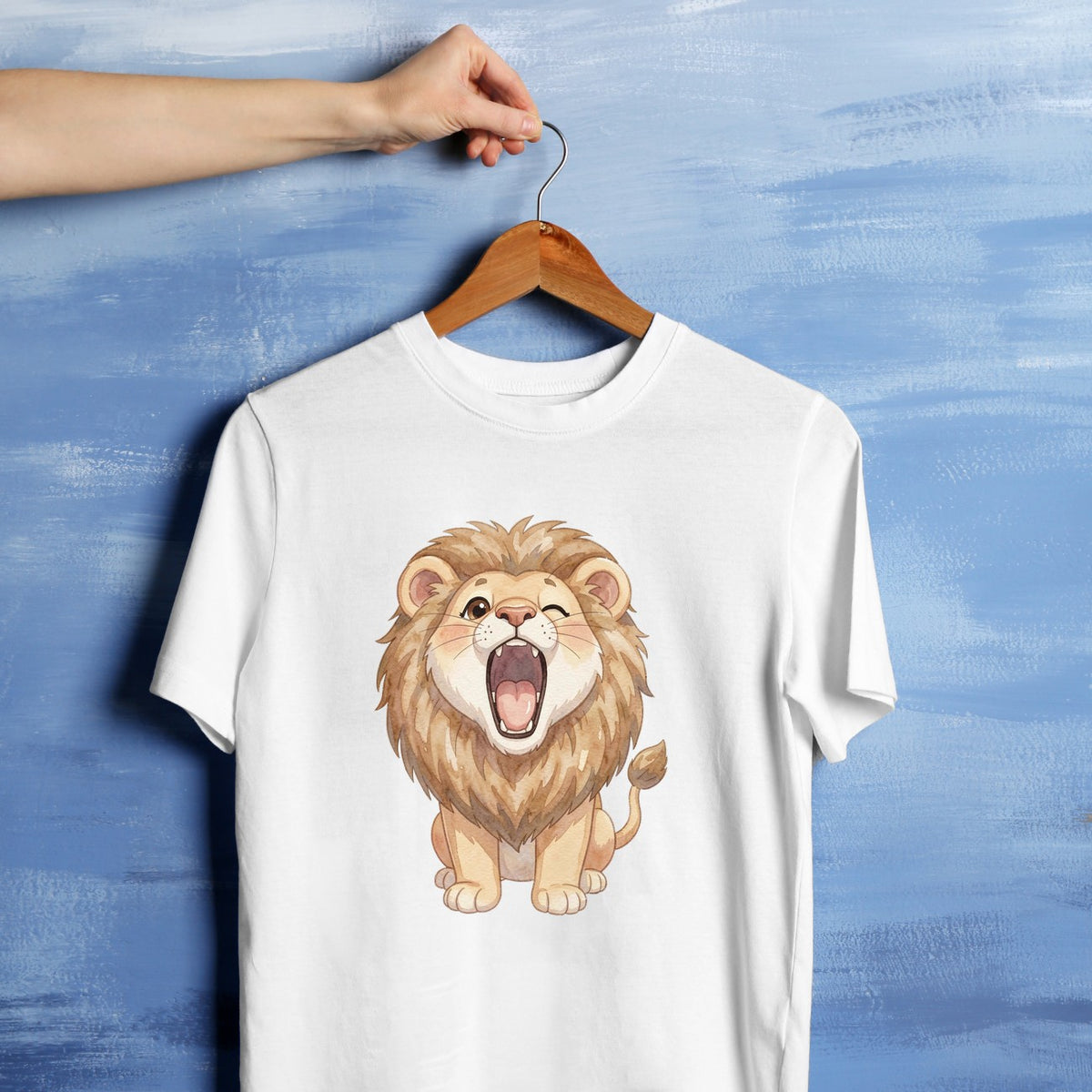 Bügelbild: Gähnender Löwe mit Mähne inkl. Anleitung – auf weißem T-Shirt