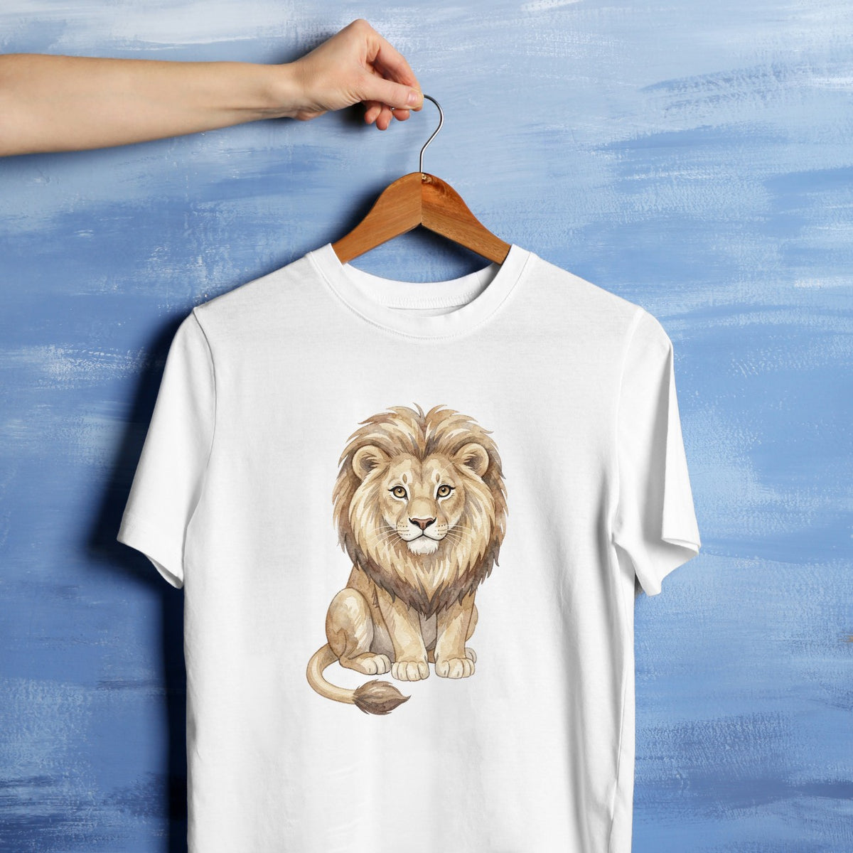 Bügelbild: Löwe mit buschiger Rute inkl. Anleitung – auf weißem T-Shirt