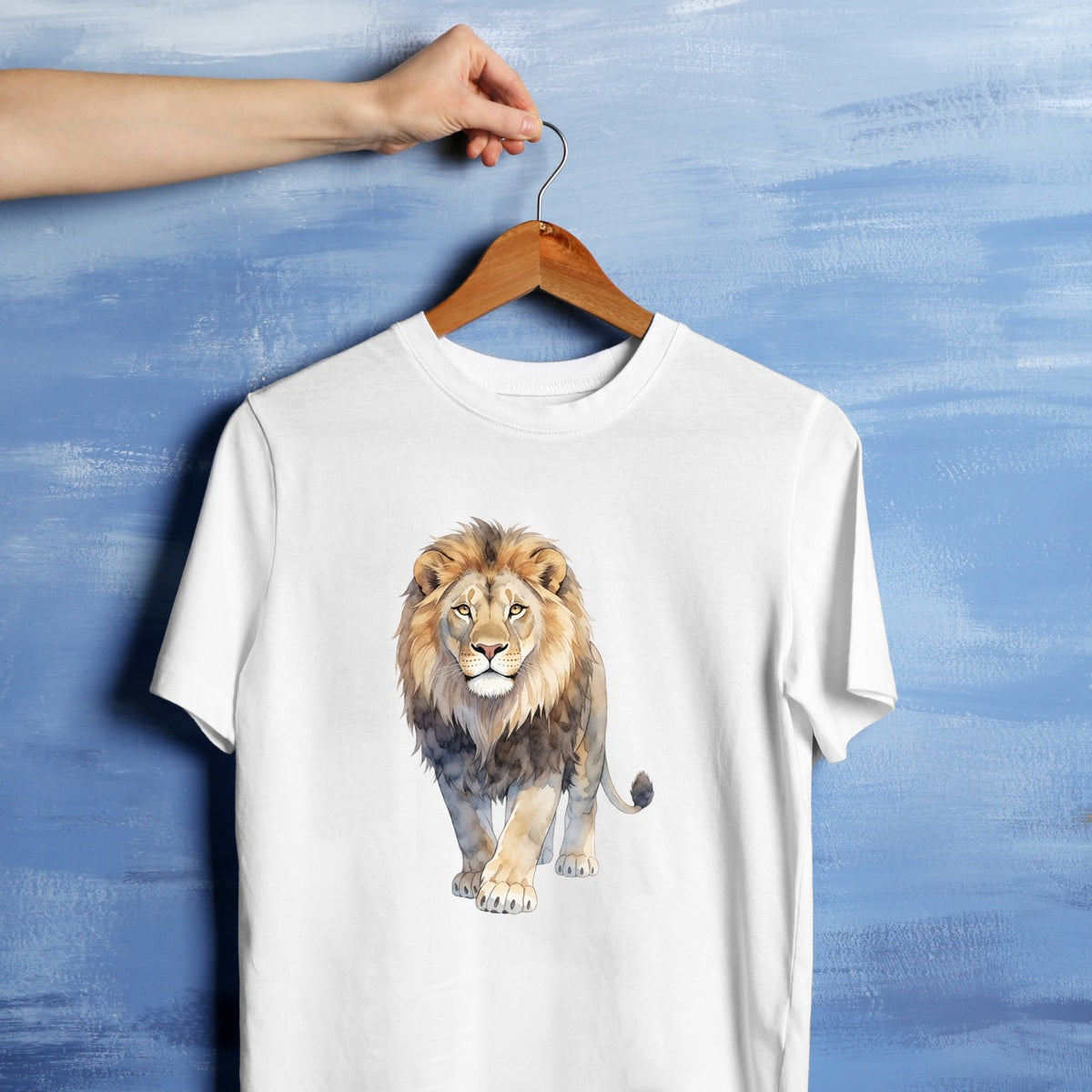Bügelbild: Schreitender Löwe mit Mähne inkl. Anleitung – auf weißem T-Shirt