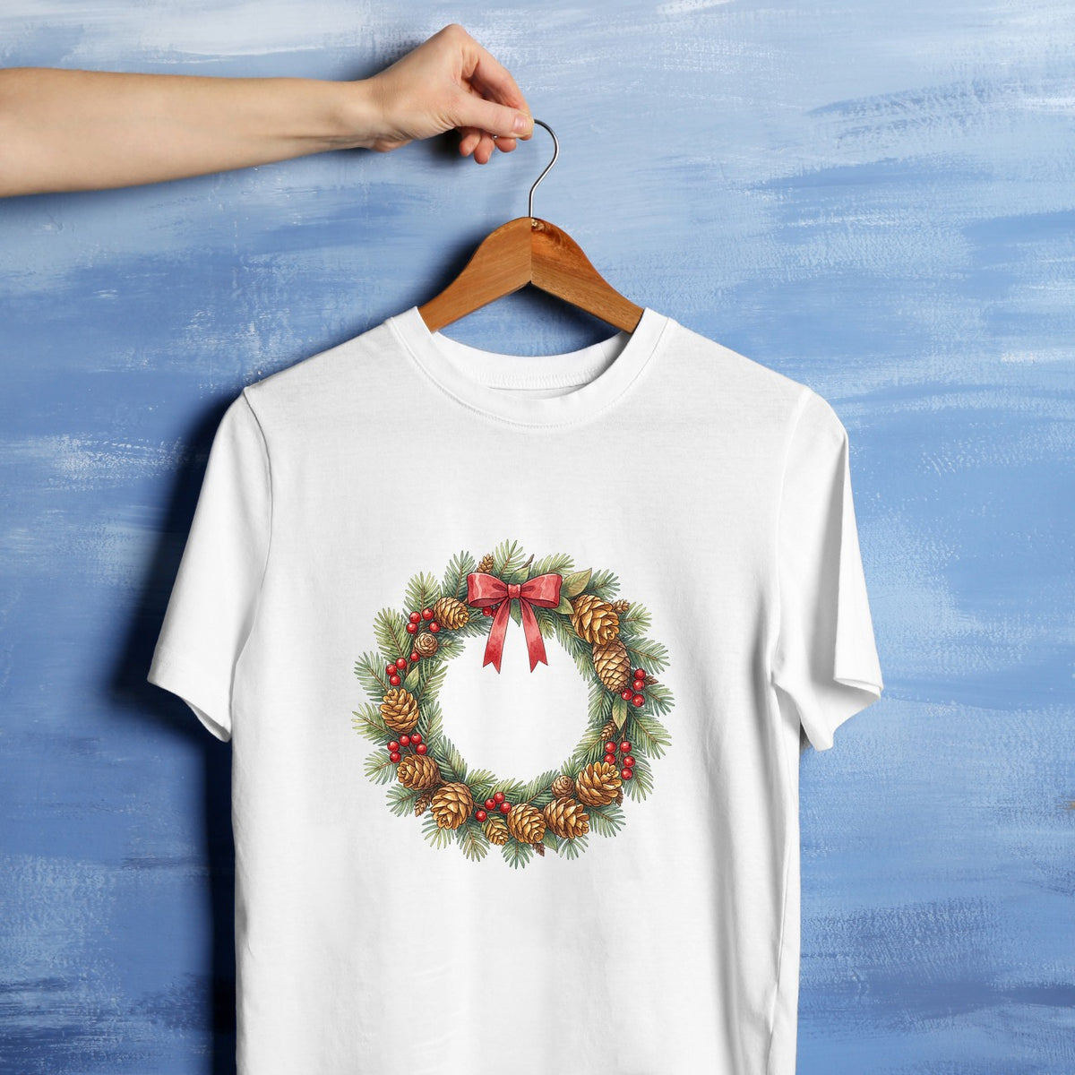 Bügelbild: Tannenkranz mit Tannenzapfen inkl. Anleitung – auf weißem T-Shirt