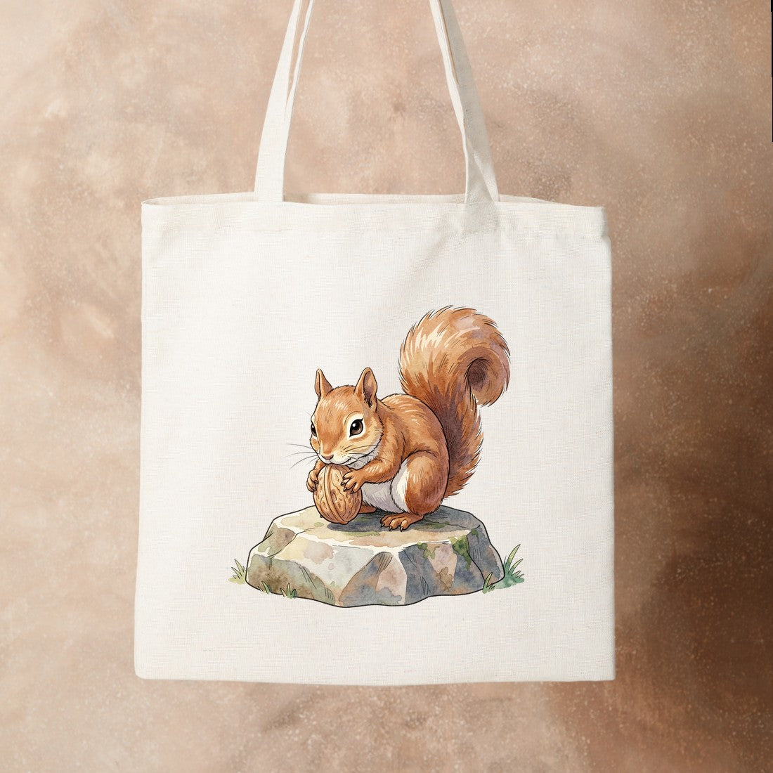 Bügelbild: Eichhörnchen mit Walnuss auf Stein inkl. Anleitung – auf Stofftasche