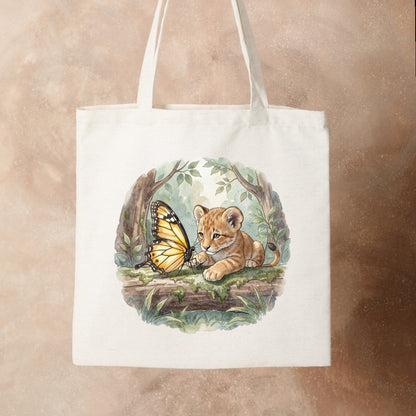 Bügelbild: Löwenbaby mit Schmetterling inkl. Anleitung – auf Stofftasche